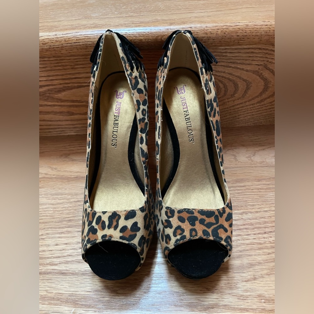 JustFab sexy leopard print peep toe high heel with laced up back, 4 inch, Size 6